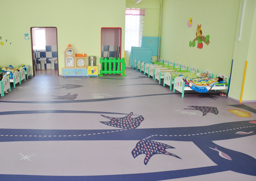 星润幼儿园专用地板超强的防滑耐磨层与反弹性极佳的pvc发泡层相结合