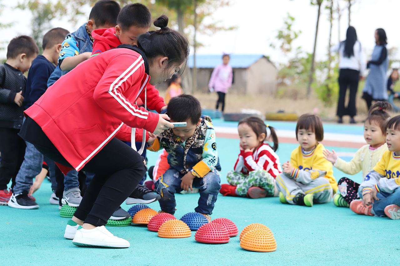 星润幼教定制地板