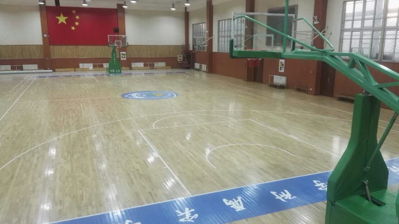 学校篮球馆
